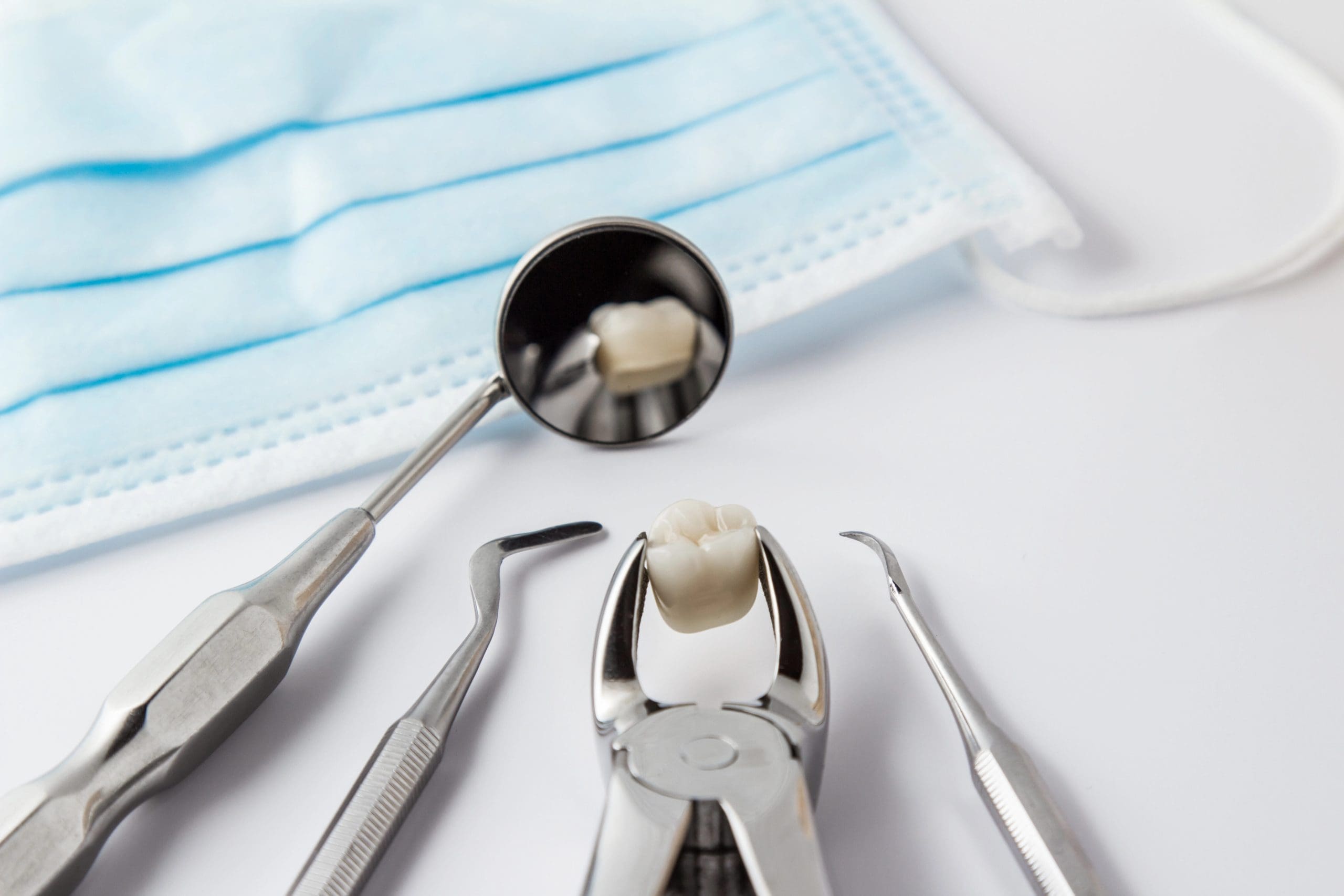 Emergency tooth extraction at Woodstock Dentist in Woodstock, GA - Call 678-483-5999 for urgent dental care.